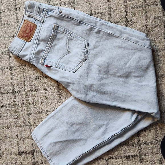 Levi's - Picture 2 of 3